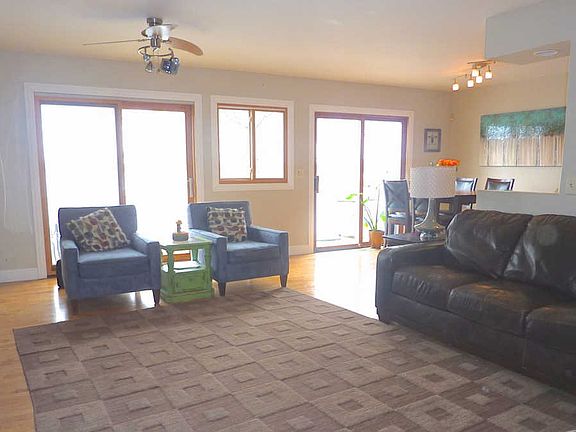 3rd image of 100 E Lake Shore Dr