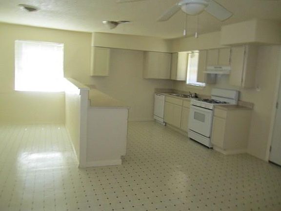 3rd image of 9421 Bluffcreek Dr