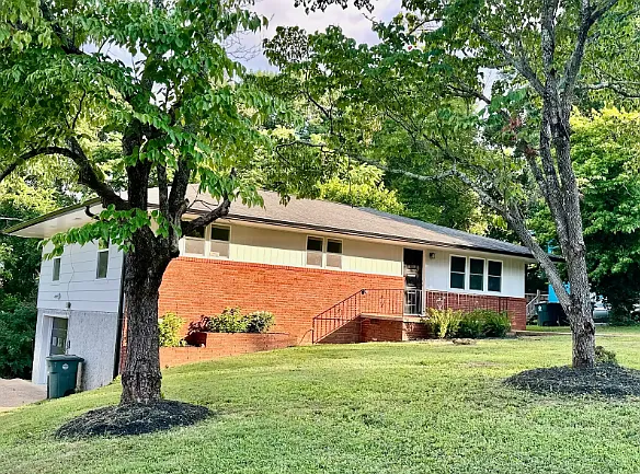 2814 Ridge Crest Dr — Photo 2
