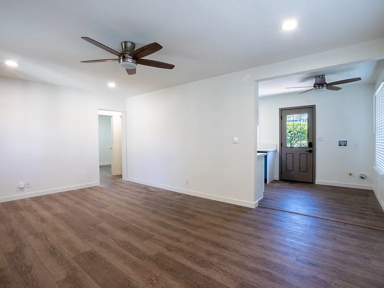 376 N Batavia St #A — Photo 5
