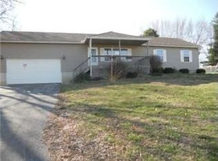 615 Golf Rd, Lexington, MO 64067