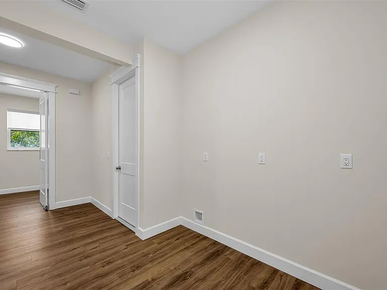 522 Louden Ave — Photo 40