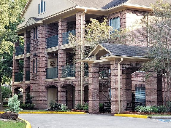 2nd image of 2803 Kings Crossing Dr APT 124