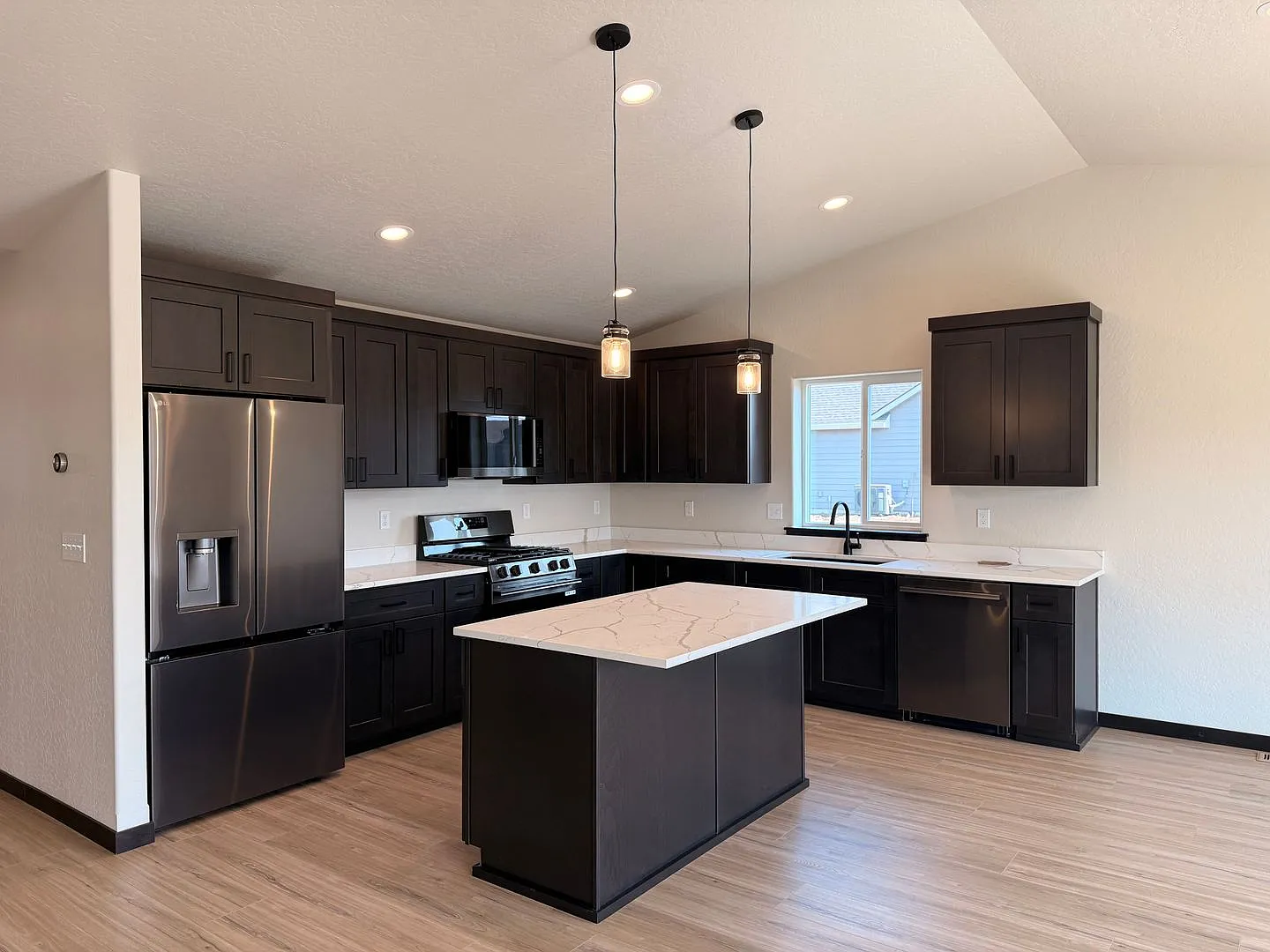 Beautiful New Construction! — Photo 4