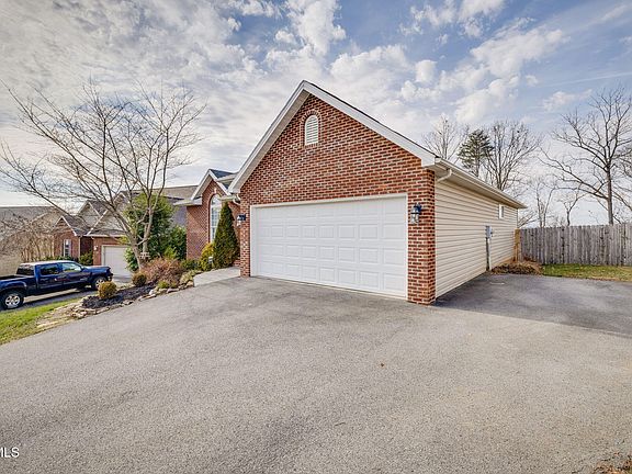 4th image of 32 Taylor Ridge Ct