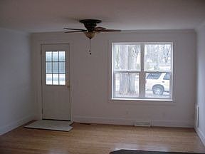 5th image of 823 S Lake St