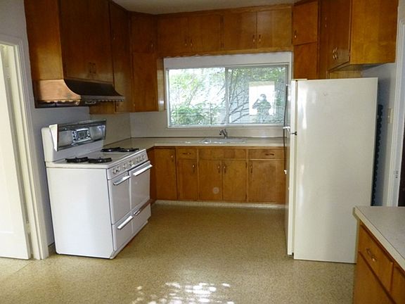 2nd image of 3717 Grand Ave #A