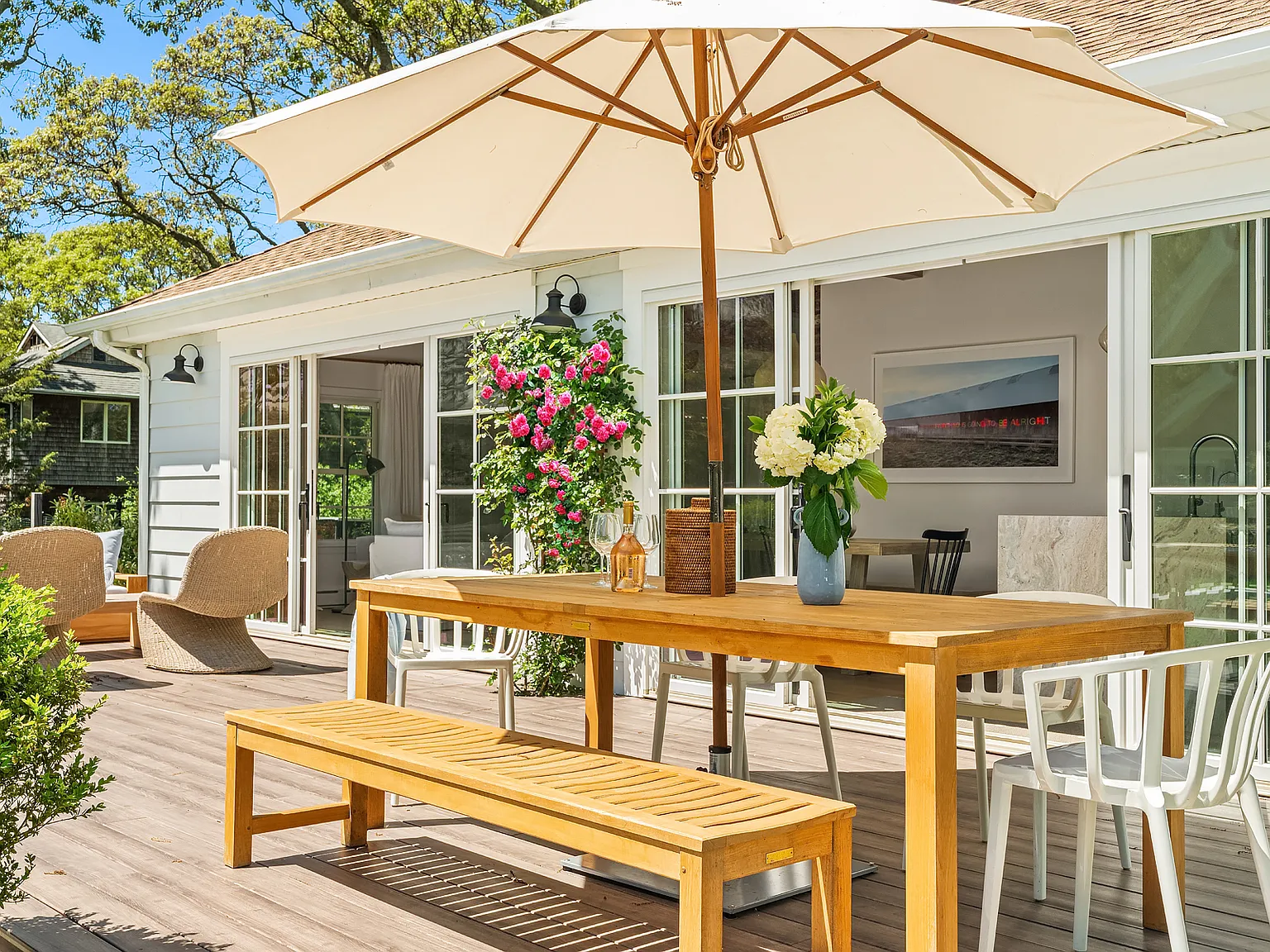 Renovated Modern Beach Cottage with Private Beach Access — Photo 3