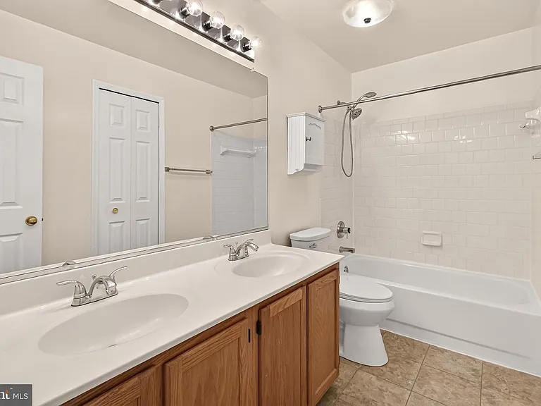 14637 Stream Pond Dr — Photo 35