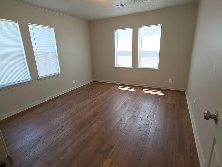 411 S 45th West Ave — Photo 6