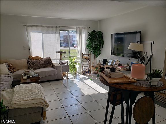 2nd image of 864 Courtington Ln #1