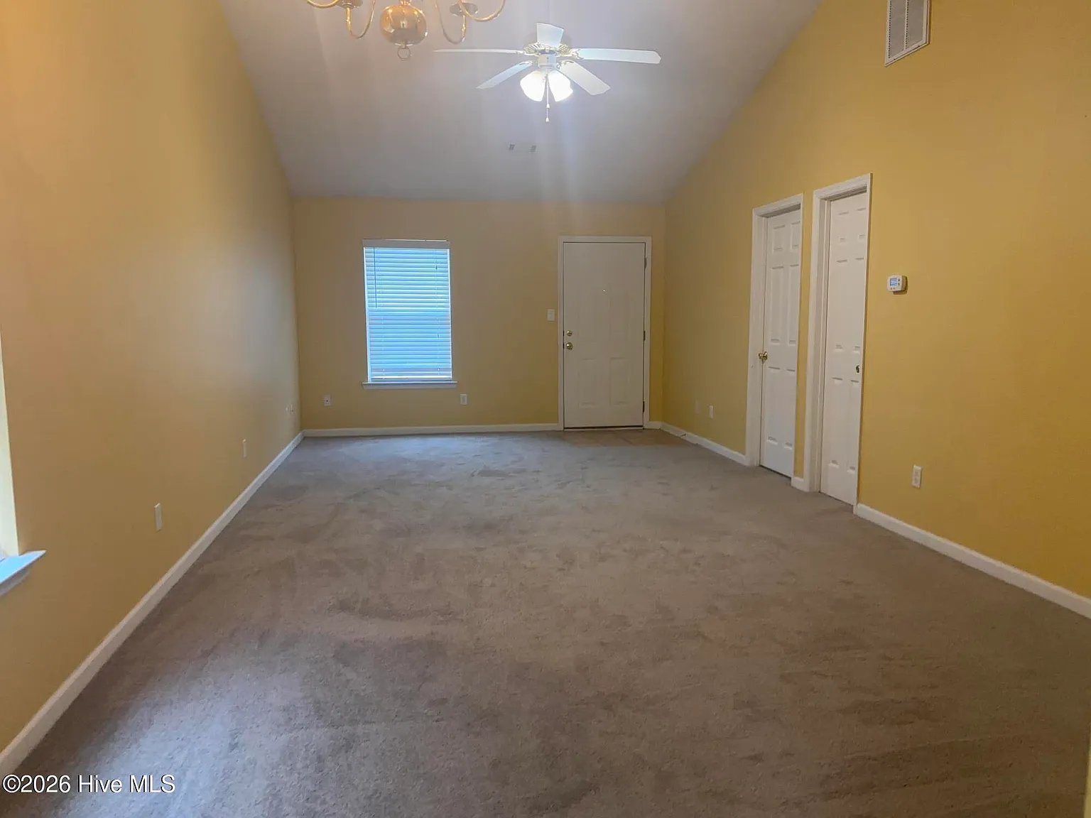 2 bed, 2.0 bath, 1092 sqft, $1,275 — Photo 2