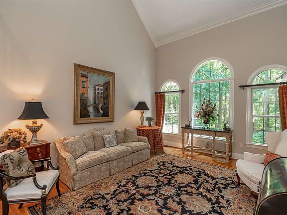 5th image of 361 Hidden Creek Cir