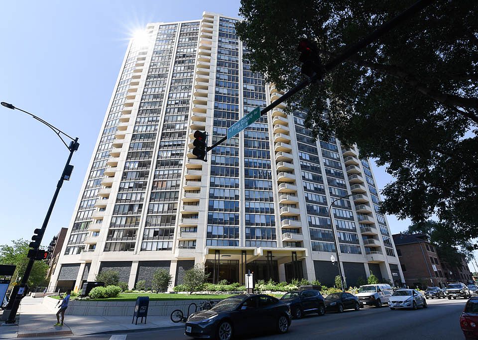 1st image of 3930 N Pine Grove Ave APT 1509
