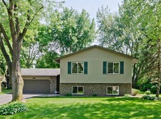 694 Maple Pond Ct, Shoreview, MN 55126