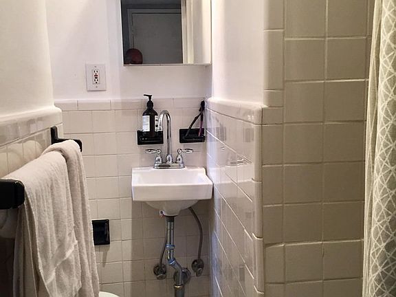 4th image of 110 Thompson St APT 6D