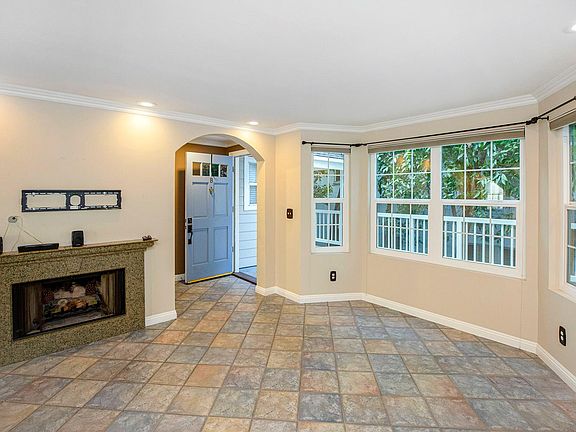 3rd image of 320 E Cedar Ave #2