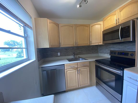 5th image of 39 Berkshire E #B