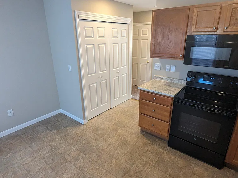 13 Marvin Dr — Photo 8