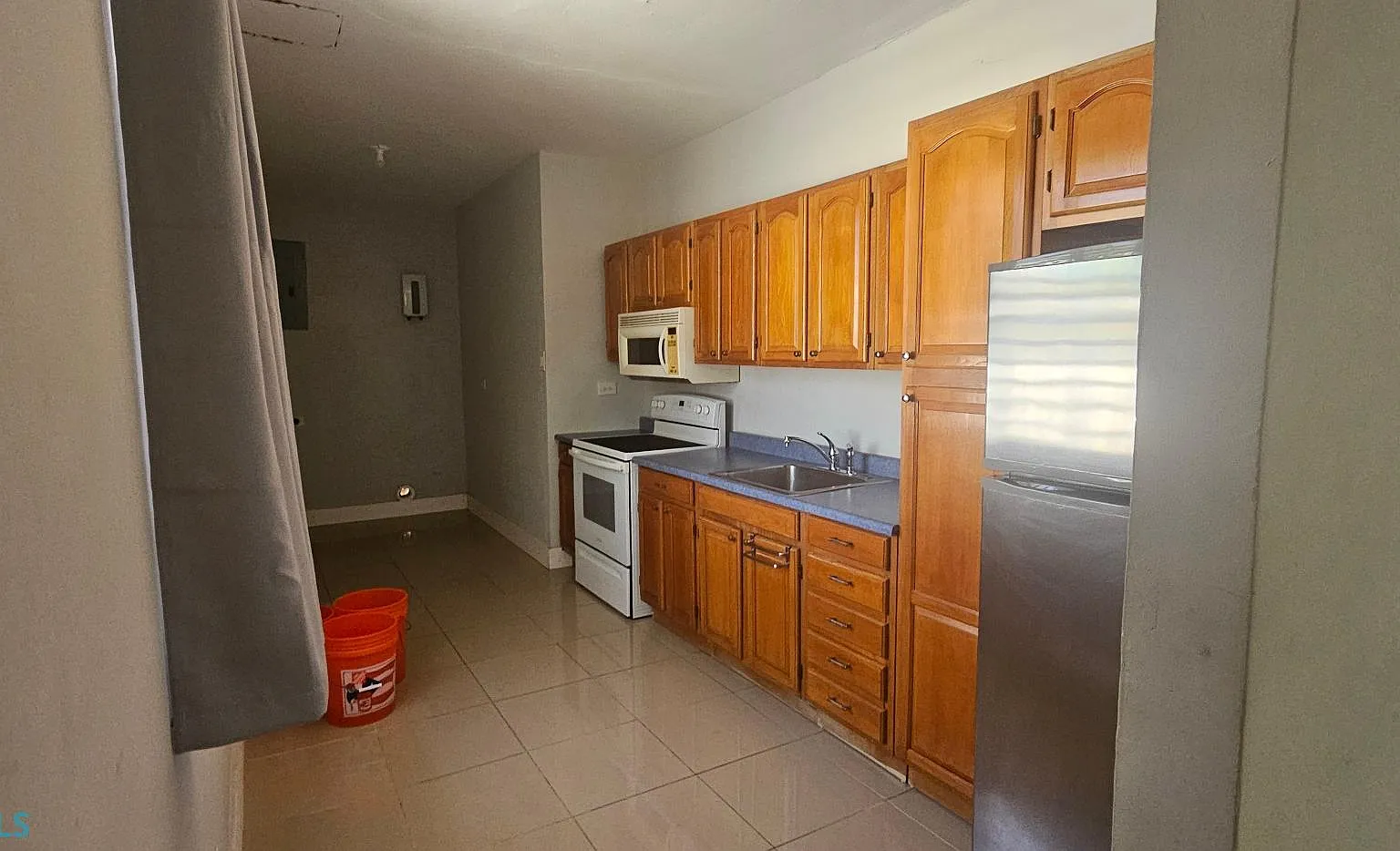 3 bed, 2.0 bath, 1400 sqft, $2,000 — Photo 4
