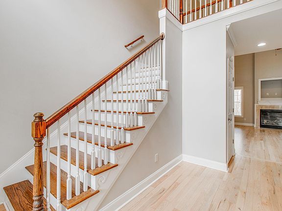 4th image of 108 Fair Ridge Rd