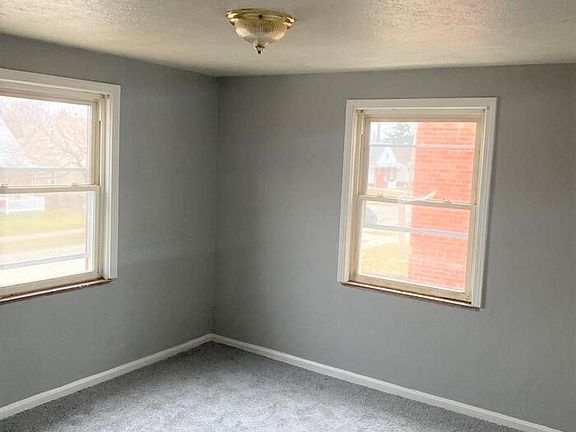 4th image of 23760 Hartland Dr