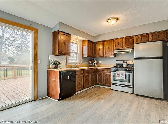 5th image of 2426 21st Ave