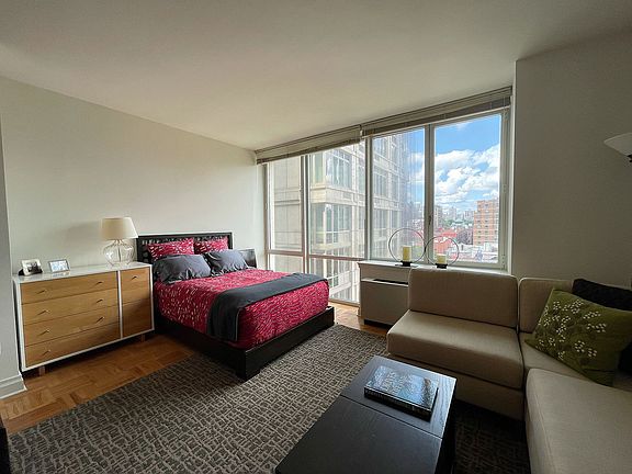 3rd image of 1510 Lexington Ave APT 11M