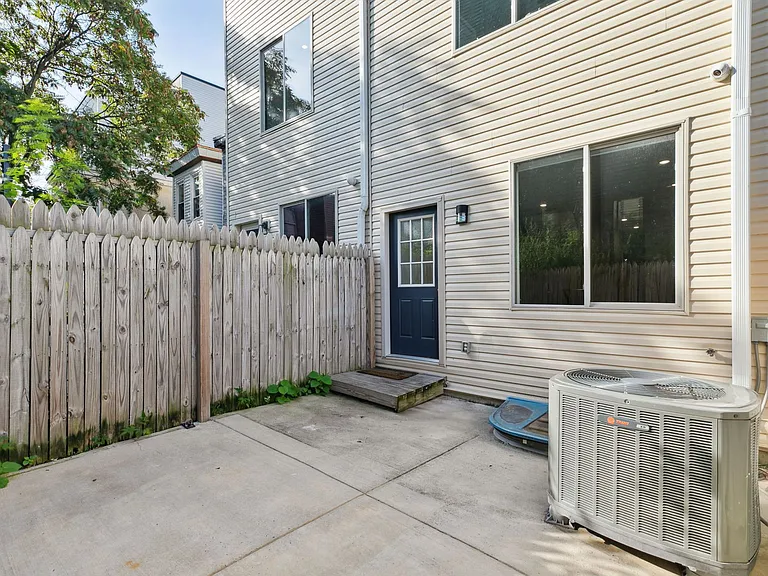1845 E Huntingdon St — Photo 30
