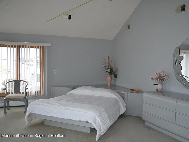 106 Oceanfront — Photo 31