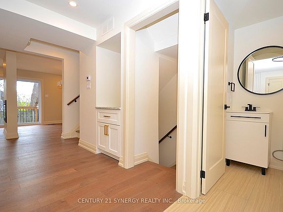 4th image of 660 Hochelaga St #28