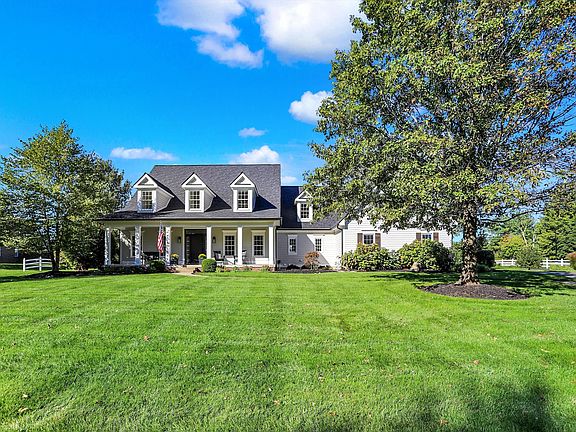 2nd image of 16032 Oak Park Ct