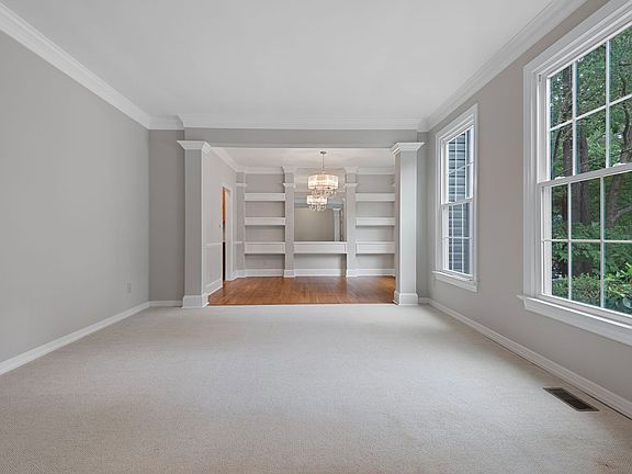 3rd image of 5113 Longwood Dr