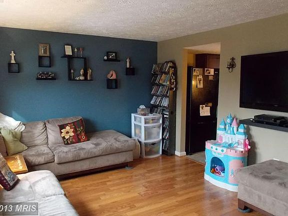 3rd image of 7196 Glenmeadow Ct