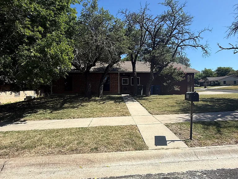 933 Edwards St — Photo 24