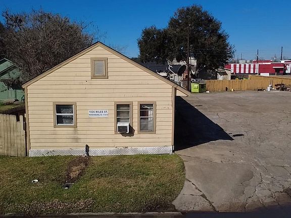 2nd image of 1026 Miles St