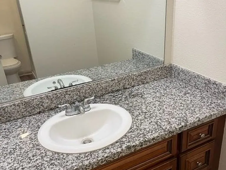 420 N Maple Ave — Photo 5