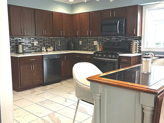 4th image of 3435 Tamarind Dr