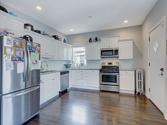 4th image of 4421 N Malden St #2N