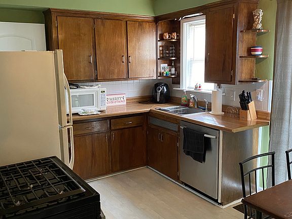 2nd image of 260 E 288th St