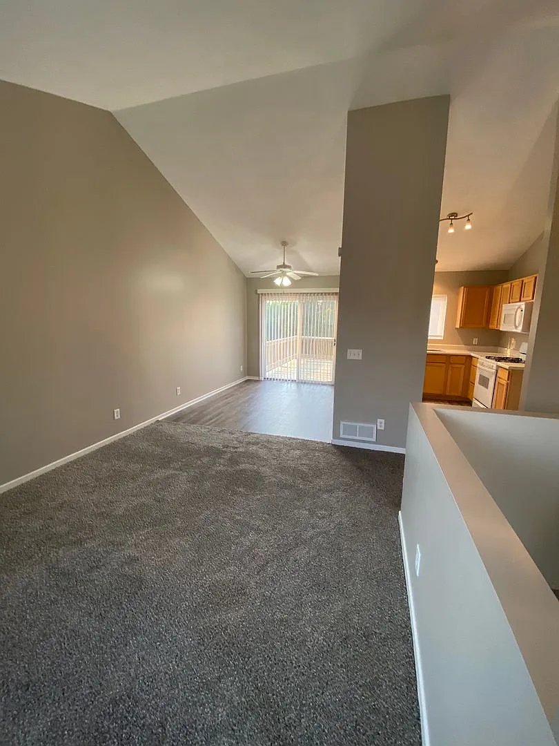 3 Bedroom/ 2 Bathroom $1895 — Photo 3