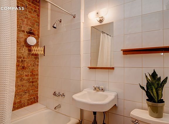 3rd image of 419 E 78th St APT 4A