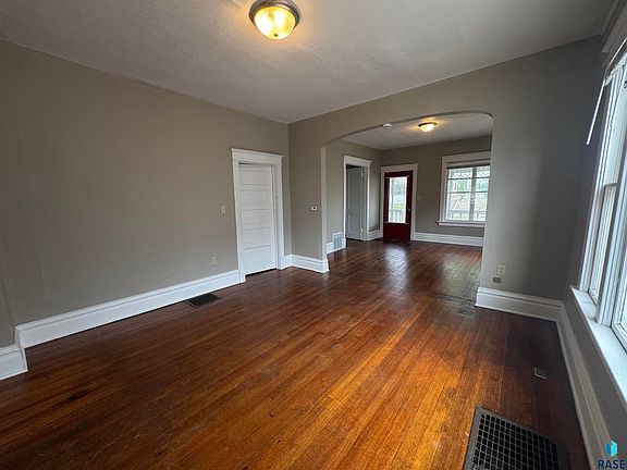 4th image of 1119 S Dakota Ave