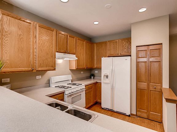 3rd image of 961 Genesee Dr #961