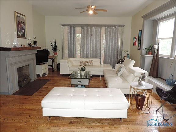 3rd image of 2055 Robinwood Ave