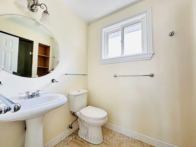 22 Hemingway Cres — Photo 11