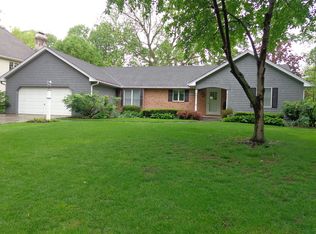1407 Sherwood Ln, Geneva, IL 60134