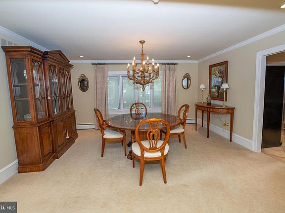 4th image of 1004 Spring Valley Rd