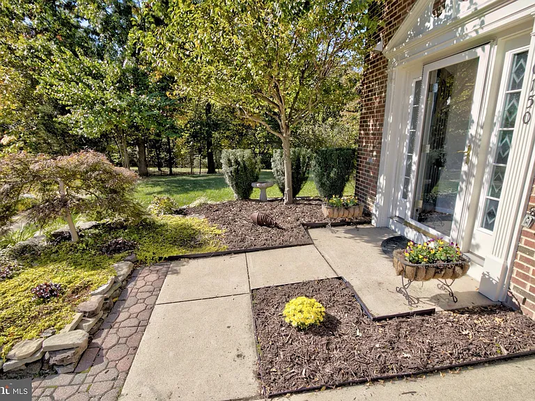 10150 Elgin Way — Photo 2