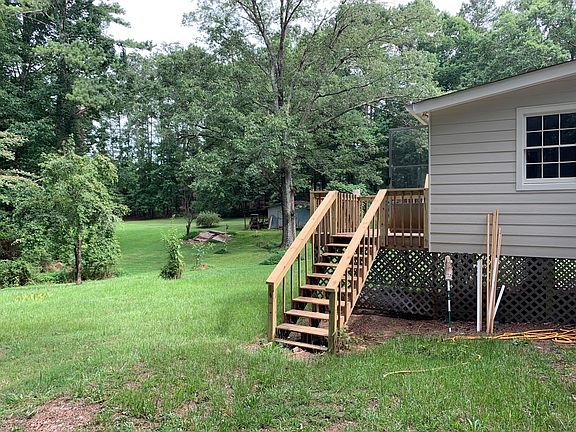 Small patio/deck off of the utility room